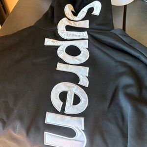 [NEVER WORN] All Black Supreme Hoodie with White Lettering